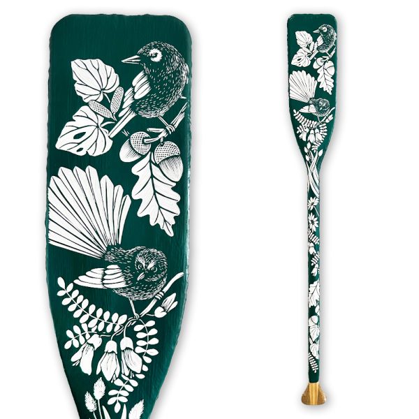 Piwakawaka and Tauhou : Paddle